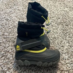 Boys snow boots size 11